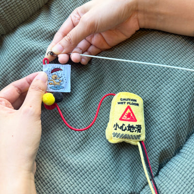 <tc>Meow² | 小心地滑警告牌逗貓棒替換件</tc>